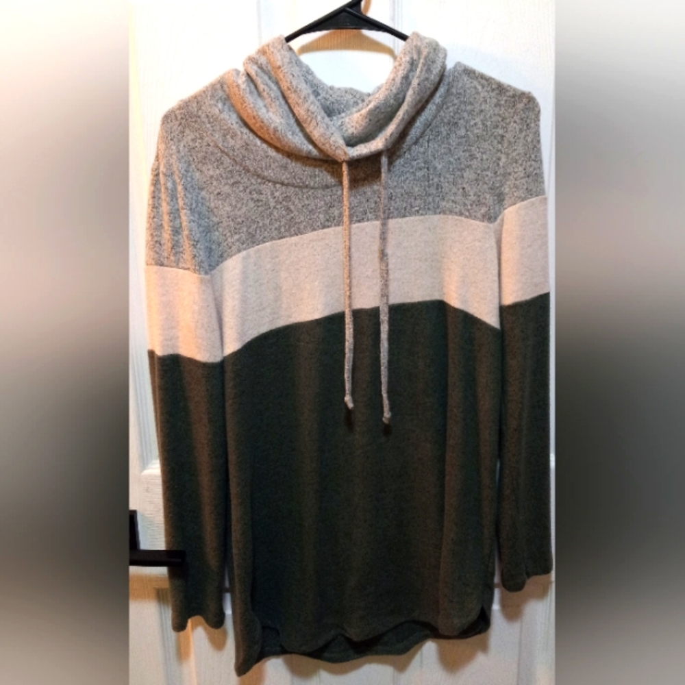 Market and‎ Spruce Womens cowl neck size M